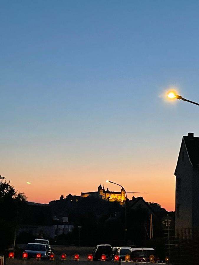 Peaceful Holiday Morningstar Apartment Wurzburg Bagian luar foto